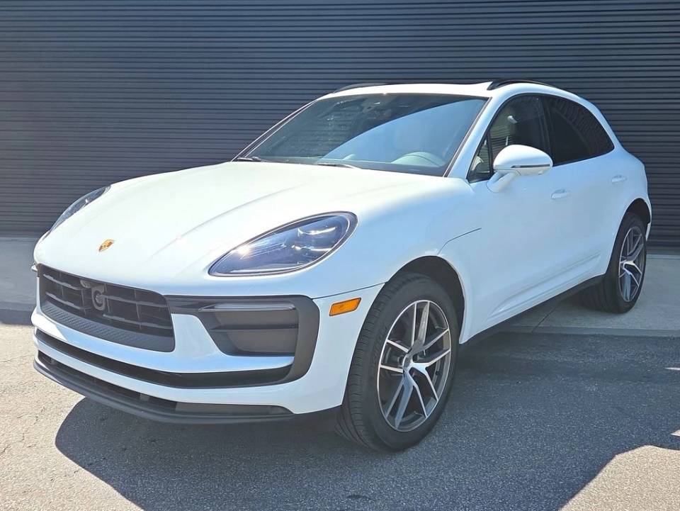 2026 Porsche Macan Base
