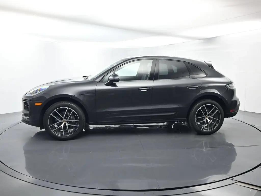 2025 Porsche Macan T - Photo 16