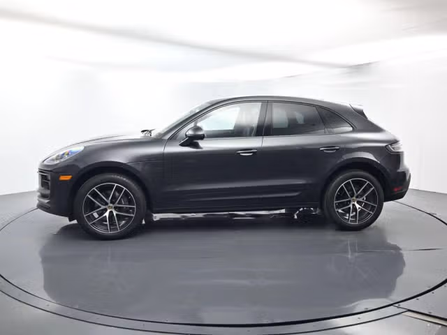 2025 Porsche Macan T - Photo 10