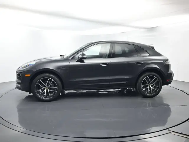 2025 Porsche Macan T - Photo 14