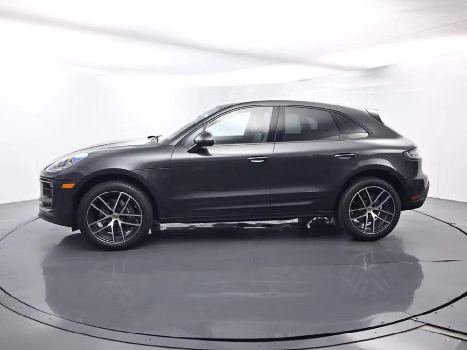 2025 Porsche Macan T - Photo 11
