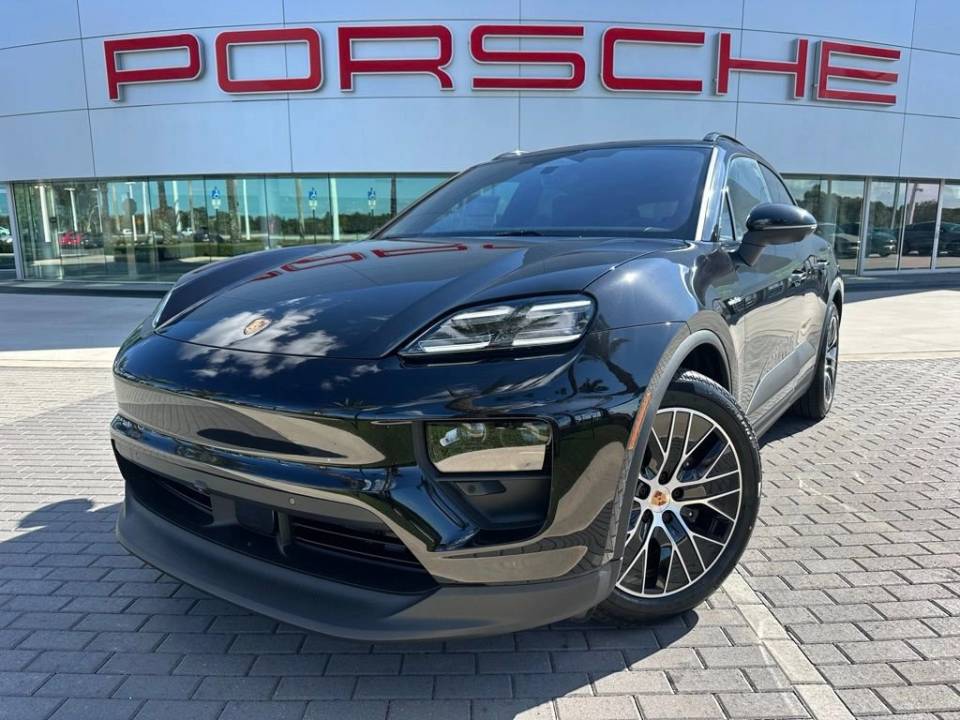 2026 Porsche Macan Base