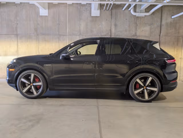 2026 Porsche Cayenne S E-Hybrid - Photo 10