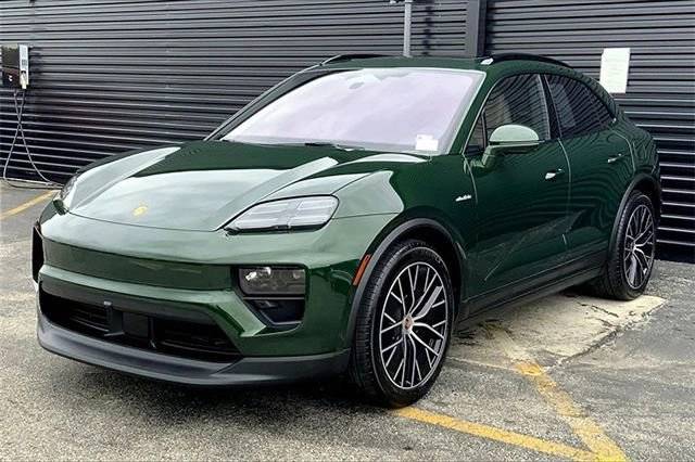 2025 Porsche Macan Base