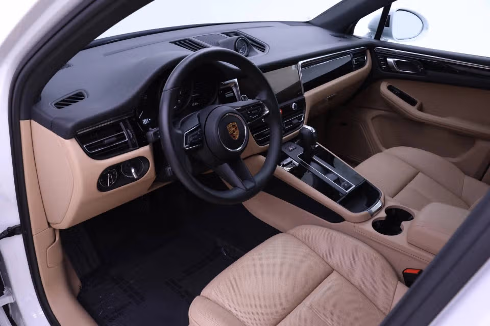 2025 Porsche Macan - Photo 27
