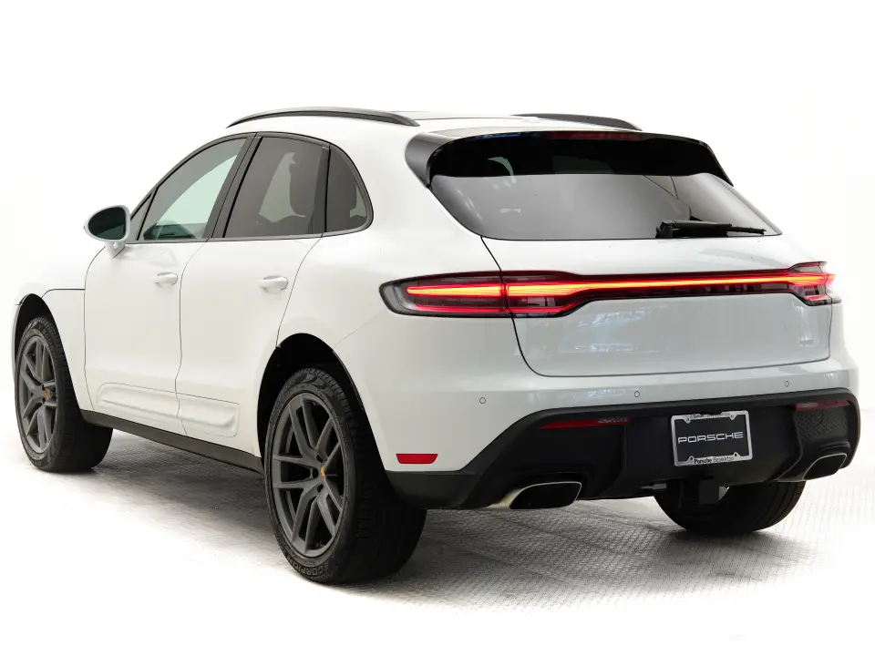 2025 Porsche Macan - Photo 23