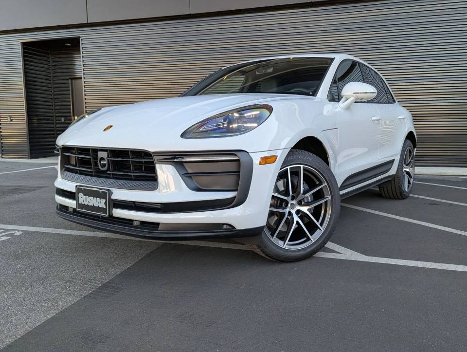 2025 Porsche Macan T