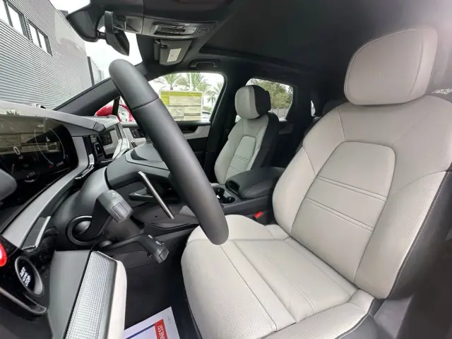 2025 Porsche Cayenne E-Hybrid - Photo 38