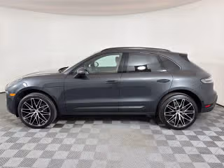 2026 Porsche Macan T - Photo 9