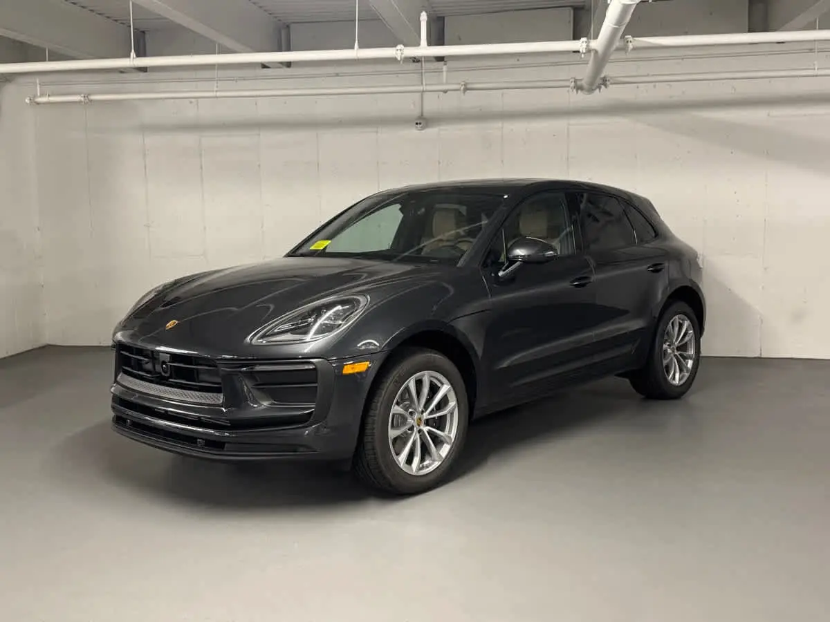 2026 Porsche Macan T - Photo 8