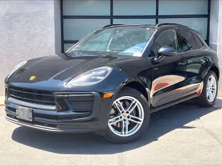 2022 Porsche Macan -'s photo