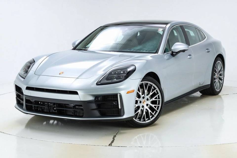 2026 Porsche Panamera 4