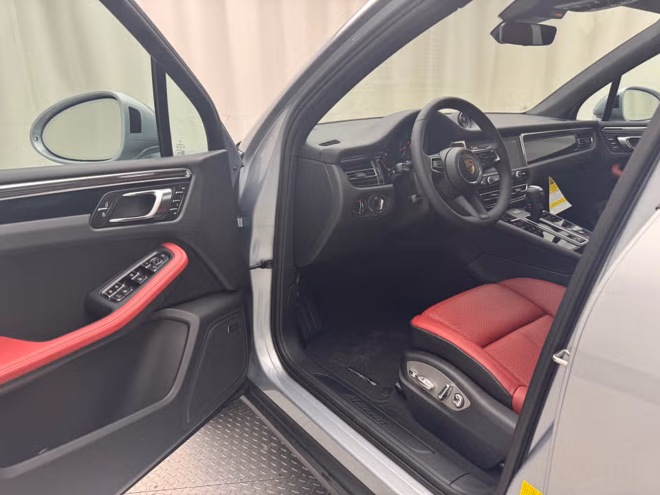 2025 Porsche Macan Base - Photo 27