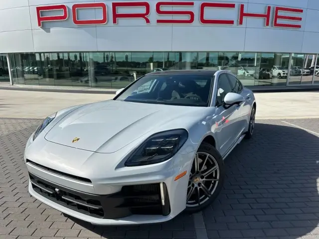 2025 Porsche Panamera 4 E-Hybrid - Photo 6