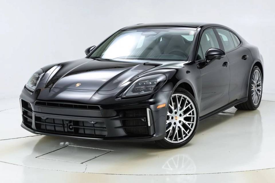 2026 Porsche Panamera 4