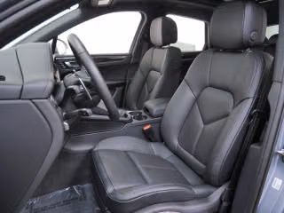 2026 Porsche Macan T - Photo 33