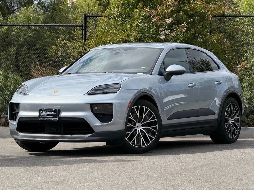 2025 Porsche Macan Base