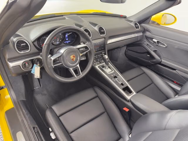 2025 Porsche 718 26