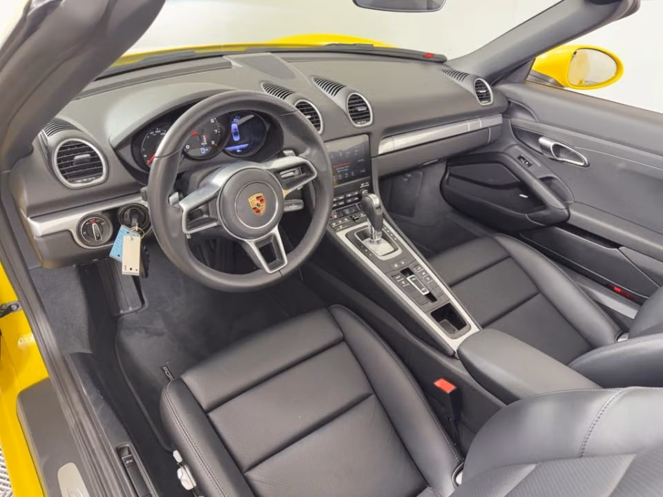 2025 Porsche 718 27