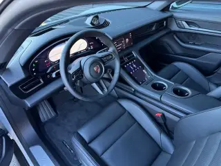 2025 Porsche Taycan Base - Photo 29