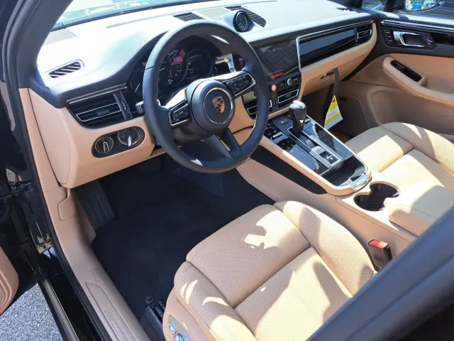 2026 Porsche Macan - Photo 30