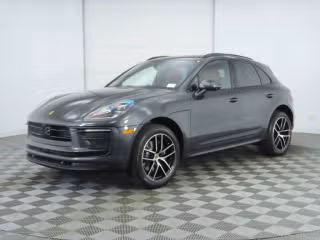 2025 Porsche Macan -'s photo