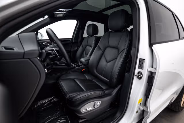 2025 Porsche Macan Base - Photo 34