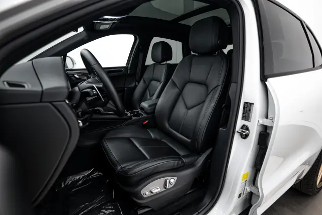 2025 Porsche Macan Base - Photo 38