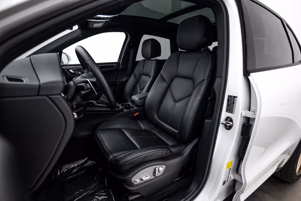 2025 Porsche Macan Base - Photo 35
