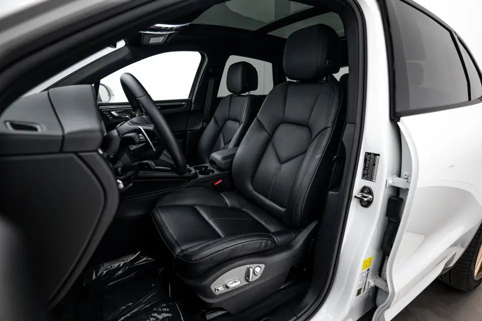 2025 Porsche Macan Base - Photo 39