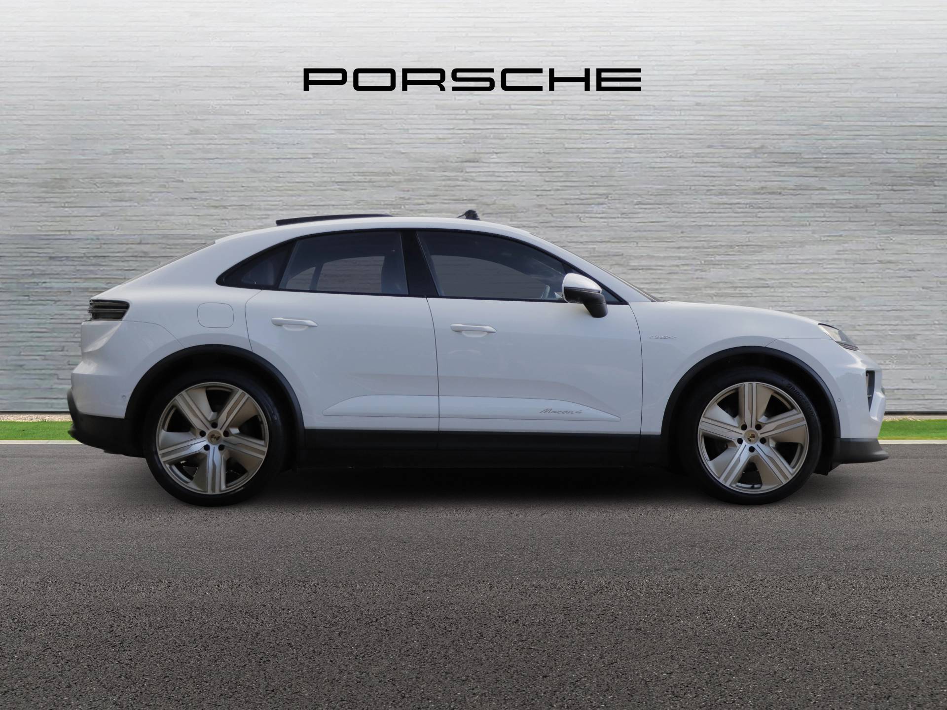 Macan 4, photo 2 of 39