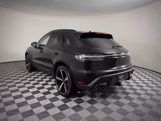 2026 Porsche Macan T - Photo 18