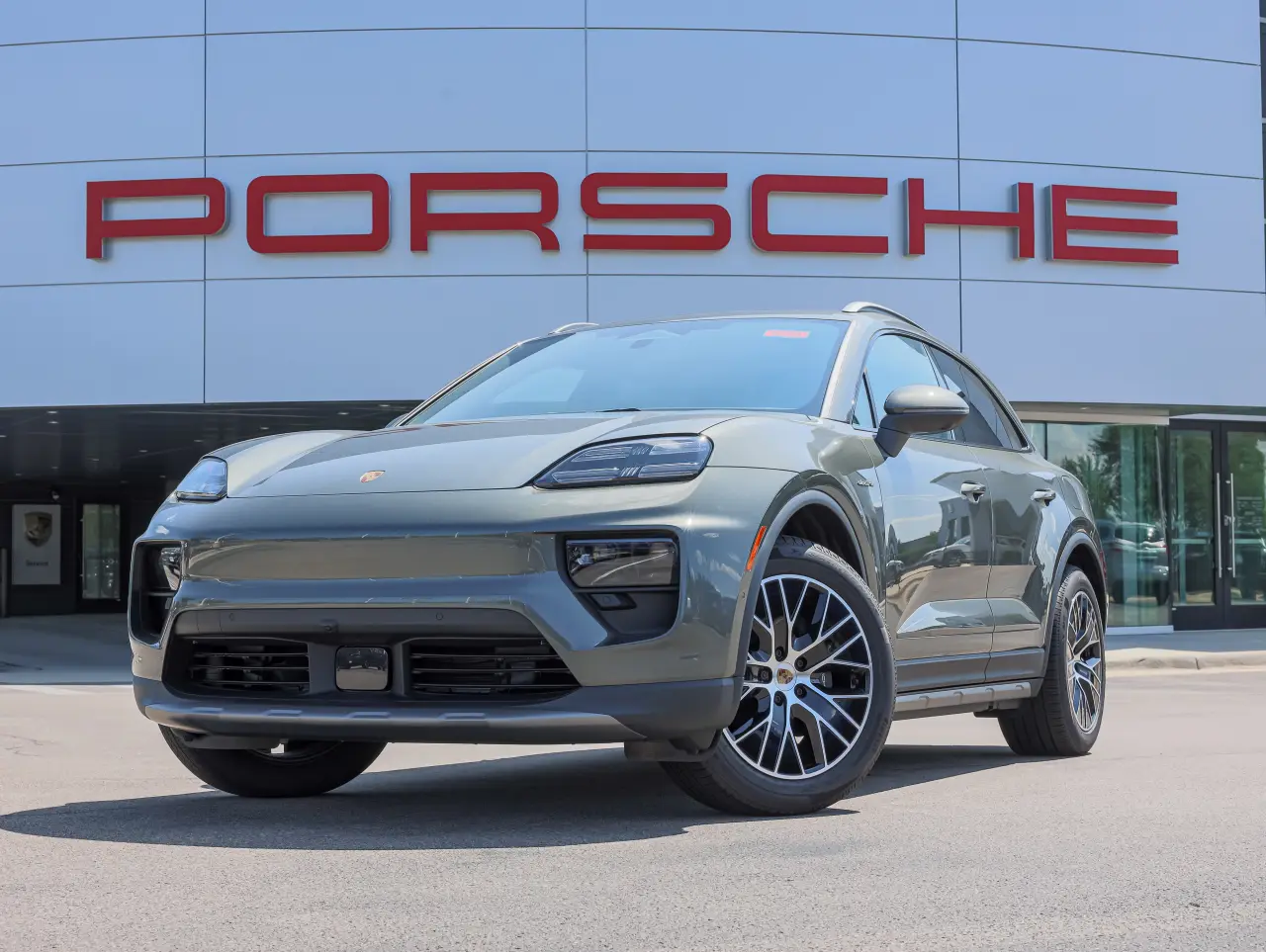 2026 Porsche Macan Base - Photo 8