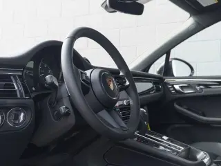 2026 Porsche Macan Base - Photo 37