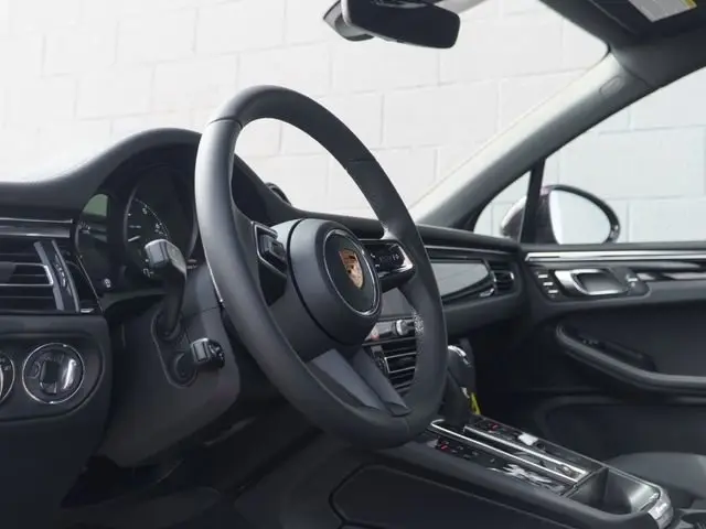 2026 Porsche Macan Base - Photo 38