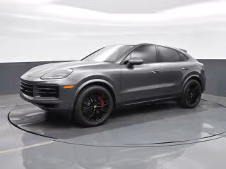 2024 Porsche Cayenne S's photo