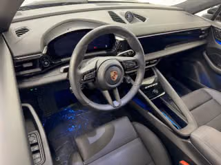 2025 Porsche Macan Base - Photo 25