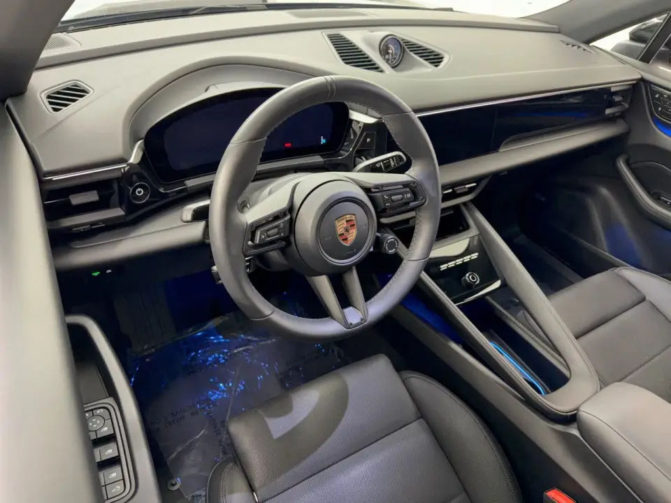 2025 Porsche Macan Base - Photo 31
