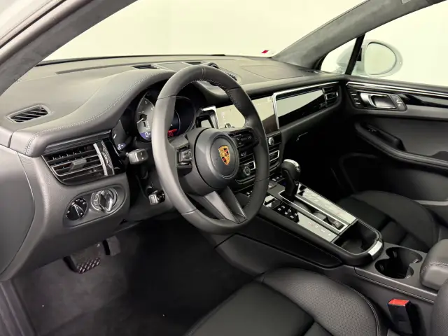 2026 Porsche Macan S - Photo 30
