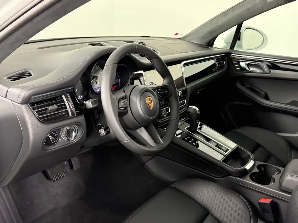2026 Porsche Macan S - Photo 31