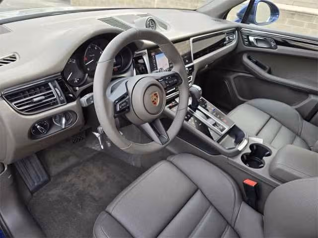 2025 Porsche Macan - Photo 28
