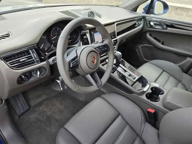 2025 Porsche Macan - Photo 32