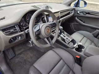 2025 Porsche Macan - Photo 25