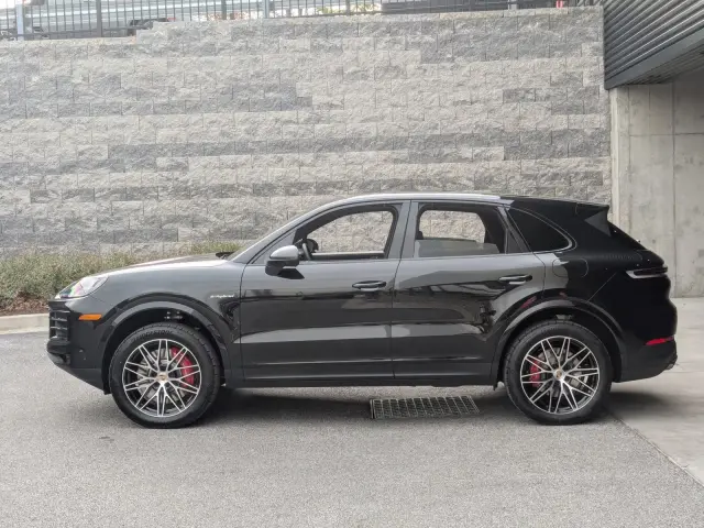 2026 Porsche Cayenne S E-Hybrid - Photo 14