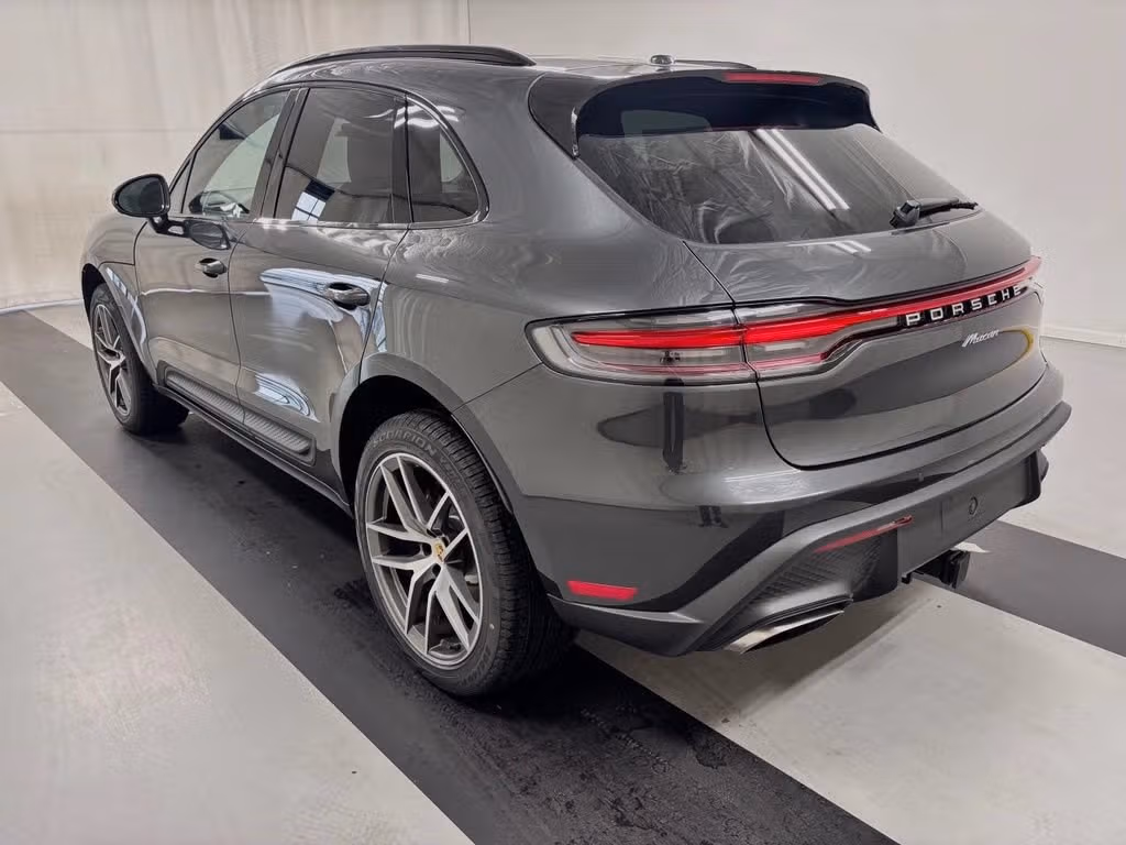 2026 Porsche Macan T - Photo 12
