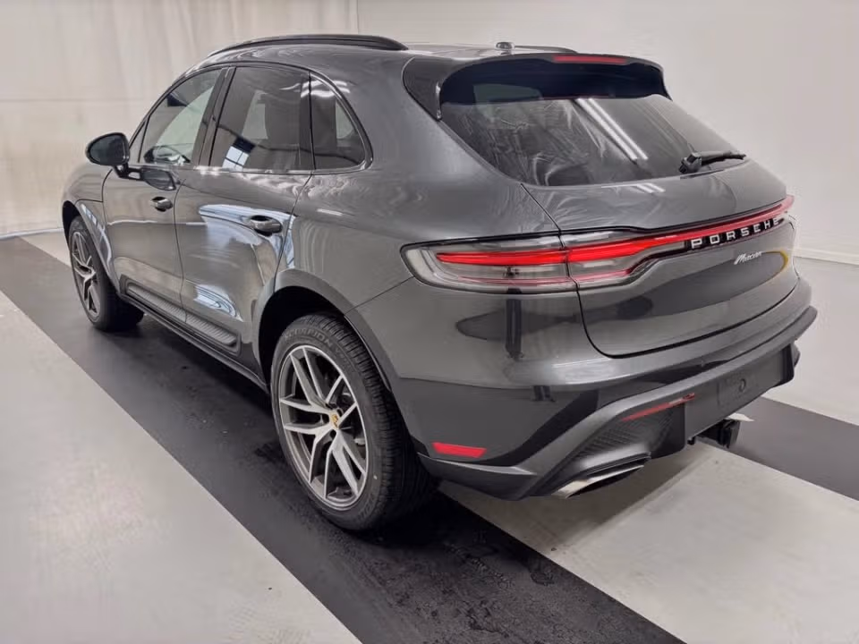 2026 Porsche Macan T - Photo 11