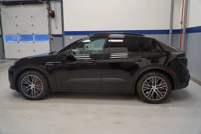 2026 Porsche Macan S - Photo 12