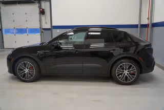 2026 Porsche Macan S - Photo 9