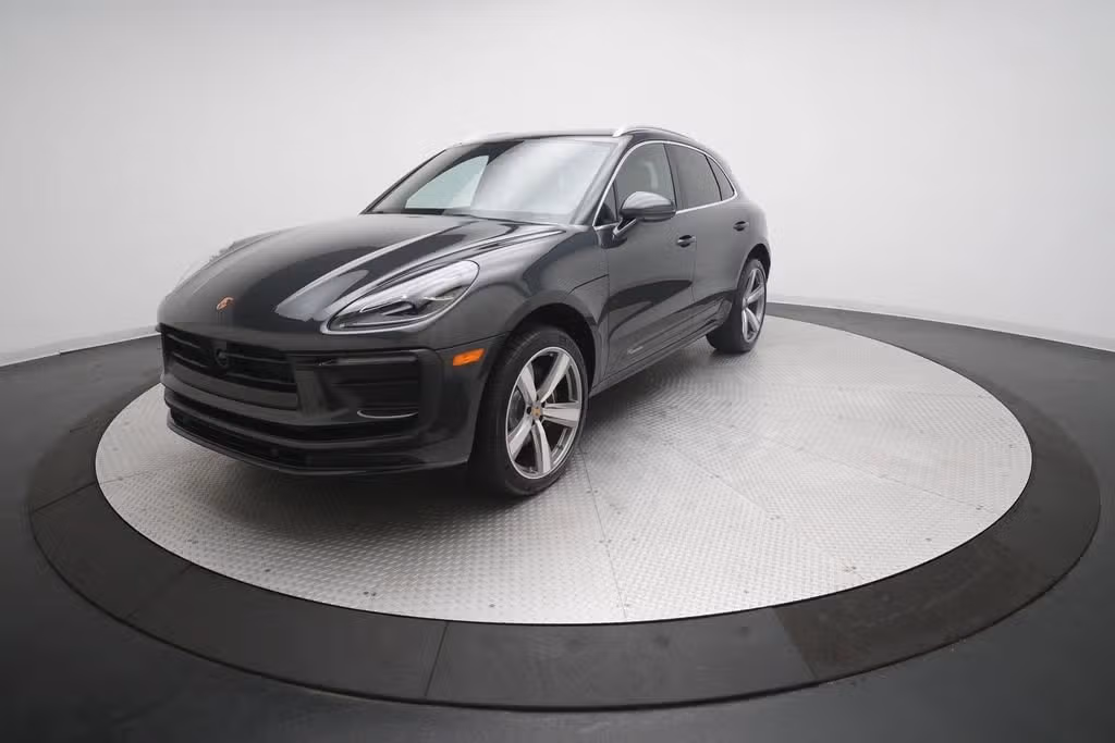 2026 Porsche Macan T - Photo 4