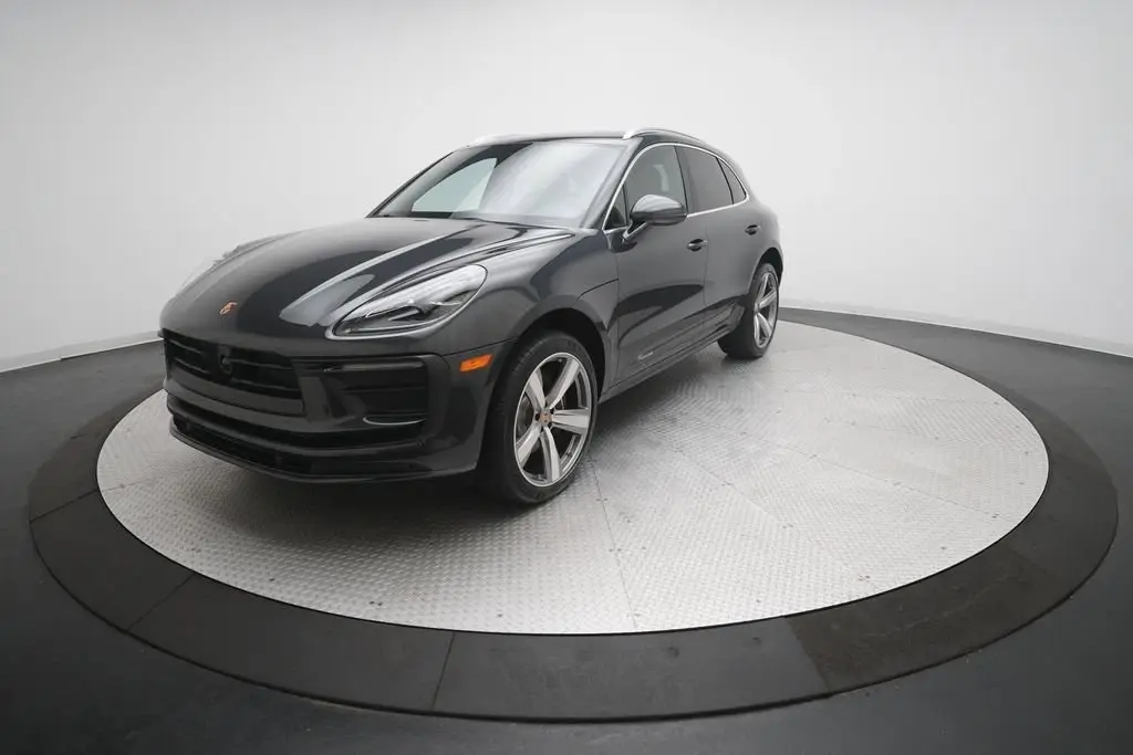 2026 Porsche Macan T - Photo 8